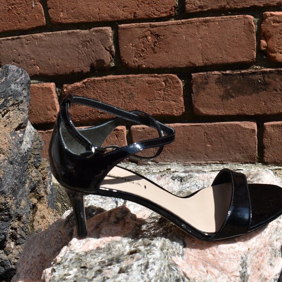 Via Spiga Leesa Black Patent Leather Ankle Strap Heels Size 9 - Picture 9 of 16